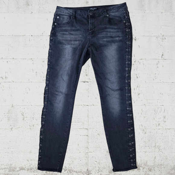 Romeo and Juliet Washed Black Eyelet Mid Rise Grunge Skinny Leg Jeans Size Large - Picture 2 of 8
